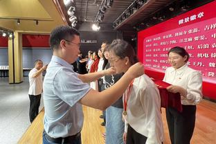 与拜仁莱比锡竞争，记者：法兰克福正式报价沙尔克17岁小将阿桑